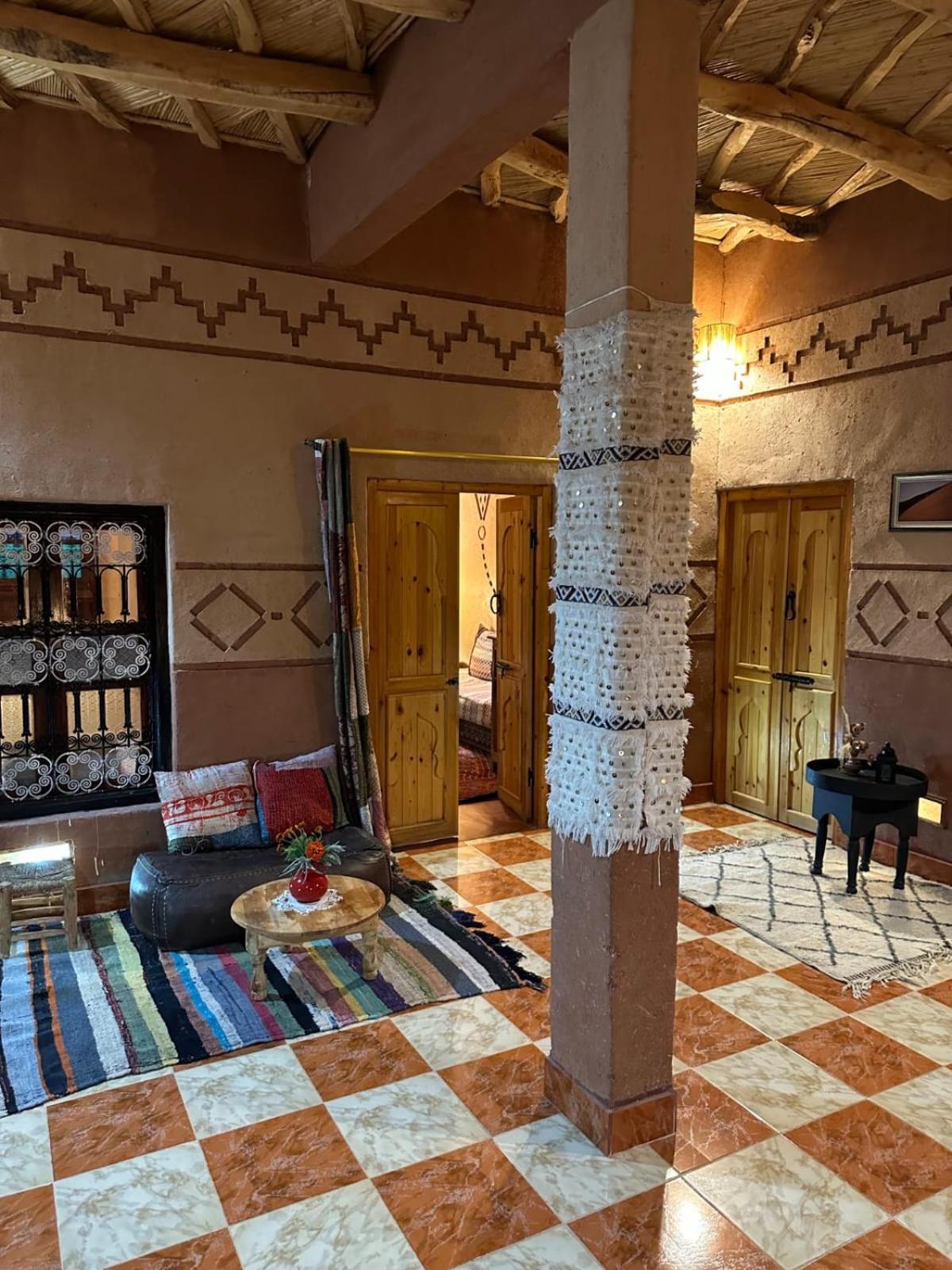 Maison D'Hotes Izza Kelaat-M'Gouna Exterior foto
